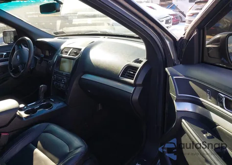 2016 Ford Explorer Xlt z USA, uszkodzony, nr VIN 1FM5K8D8XGGB01137